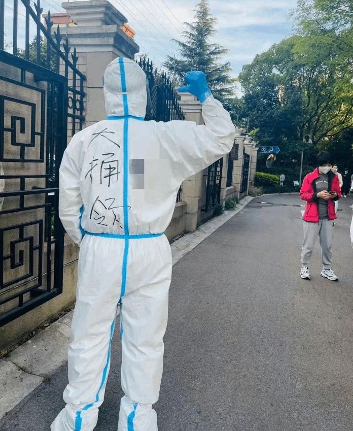 知名女星高调官宣婚讯,30岁知名女星晒结婚照官宣结婚