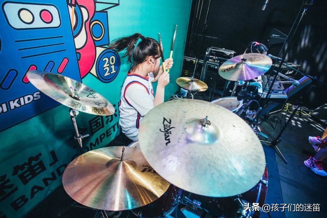 伙伴齐心，把舞台变成专属Party，得到来自原唱的鼓励