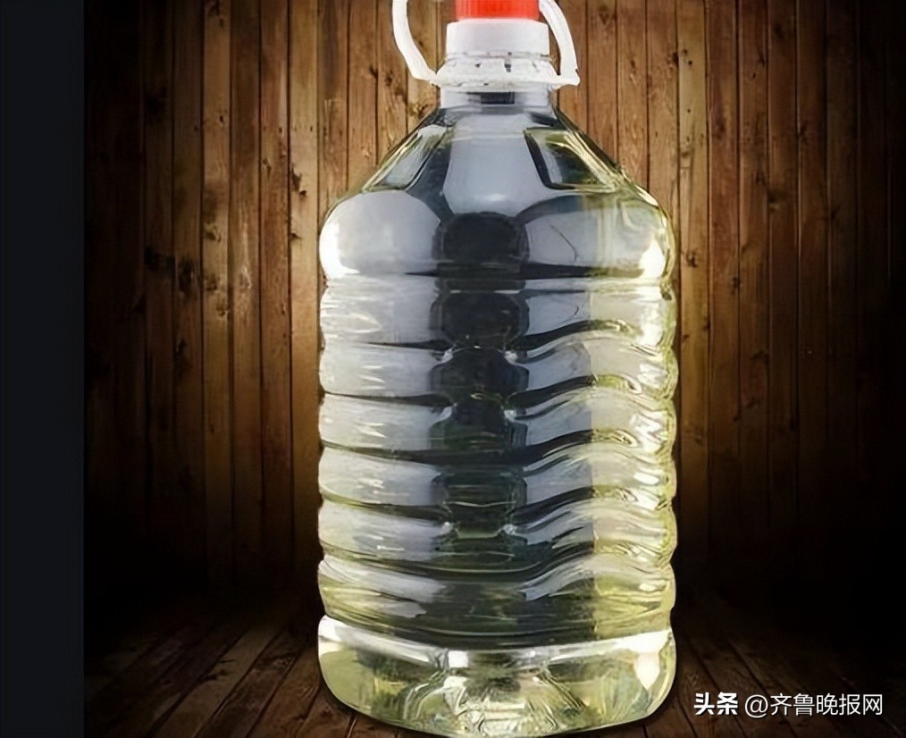 当心点！这三种白酒被人夸上天，其实都是勾兑酒，你上当了没