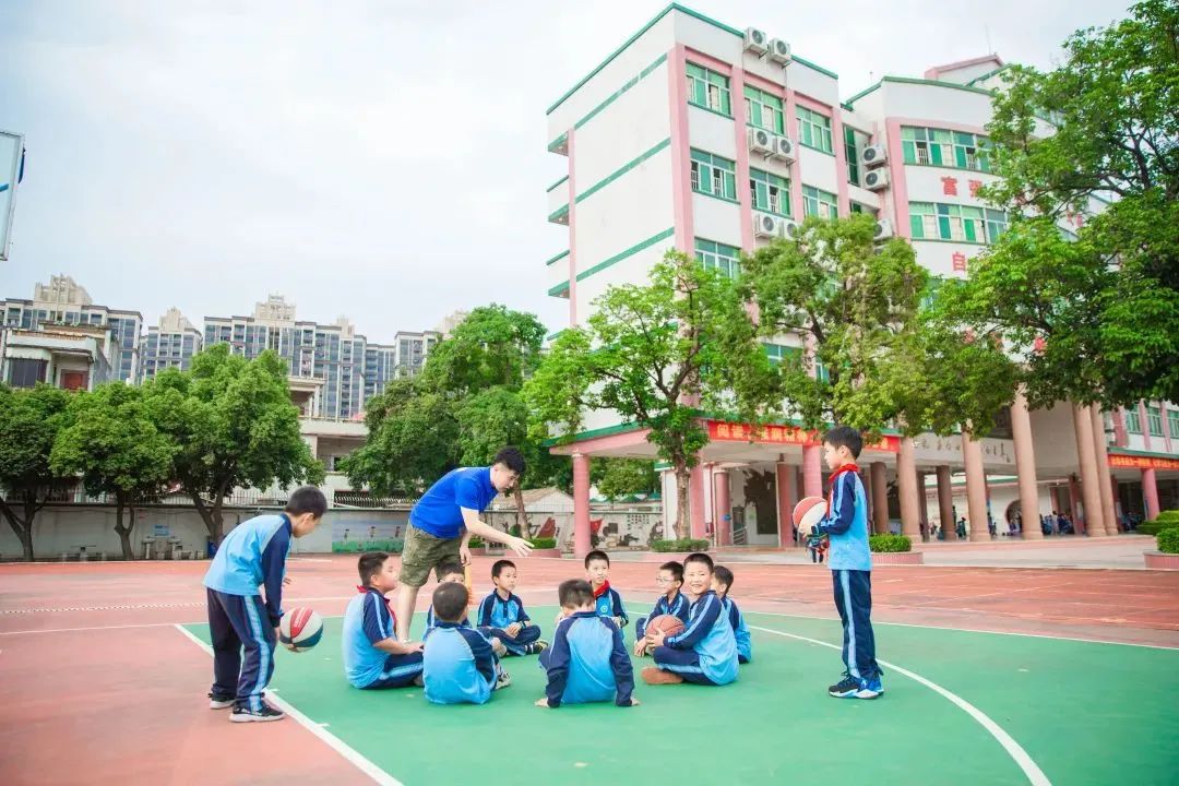 东莞市塘厦镇林村小学校园,东莞市塘厦镇林村小学