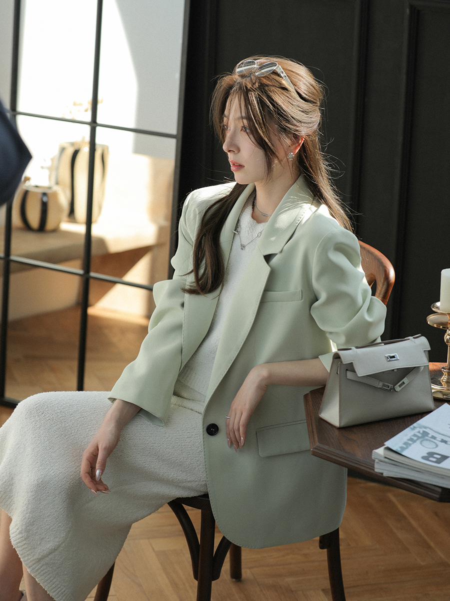 今年春天最流行的减龄穿搭,适合25岁到30岁的女装外套春季