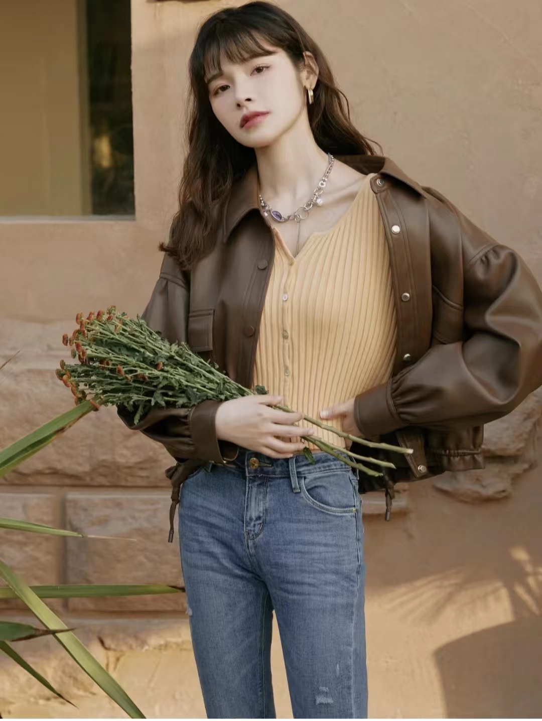 皮衣怎么搭配衣服女秋冬,2020洋气套装皮衣