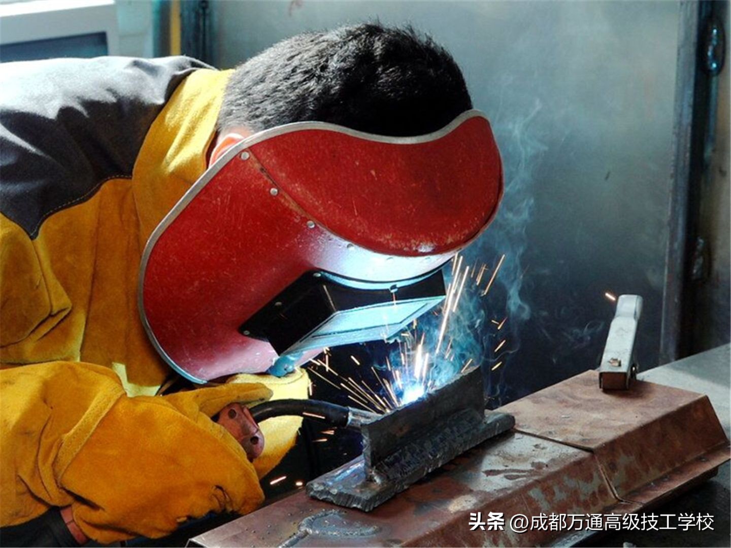 成都正规电焊短期培训学校,学电焊学费多少多长时间能拿证