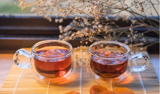 湿寒体质喝什么茶秋天喝好,秋天干燥喝六大类茶哪个好
