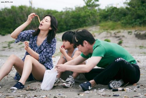 花季少年杀害祖父母，只为了给母亲出气，畸形母爱将儿子变成恶魔