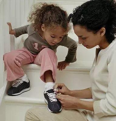 如何简单而又牢固的绑鞋带,系鞋带为什么会这么难