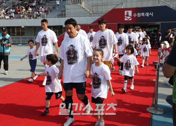 韩足晚报,亚冠韩国蔚山对上港比分