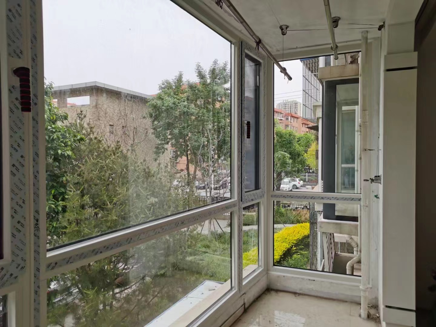 客厅没有窗户装修的效果图,客厅沙发后是窗户怎么装修好看