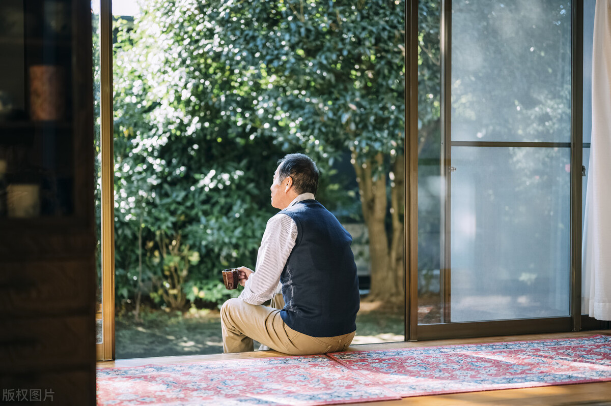 再婚老伴给了我15万彩礼，可仅过1个月，我宁愿退他17万也要逃离