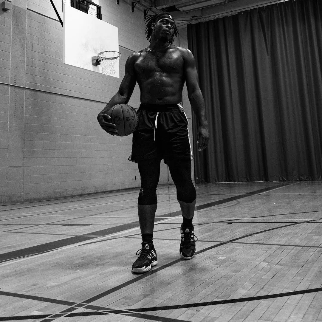 哈登的生涯薪资将超5亿,哈登最近三个赛季都落选最佳阵容