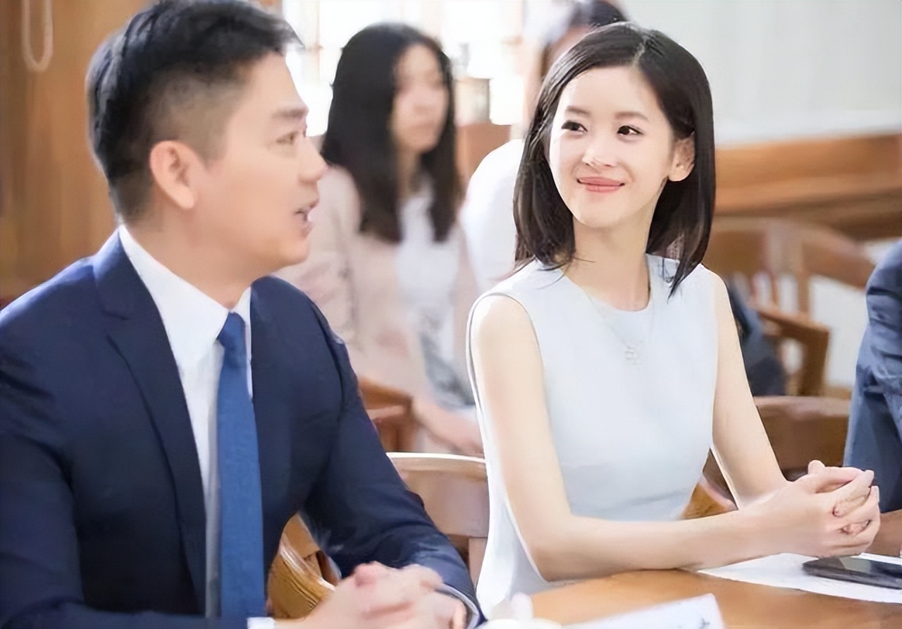 章泽天与刘强东出席照,刘强东章泽天甜蜜现身伦敦街头