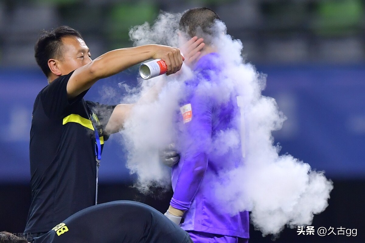 申花无缘晋级亚冠淘汰赛,青岛海牛主场0-1上海申花无缘决赛