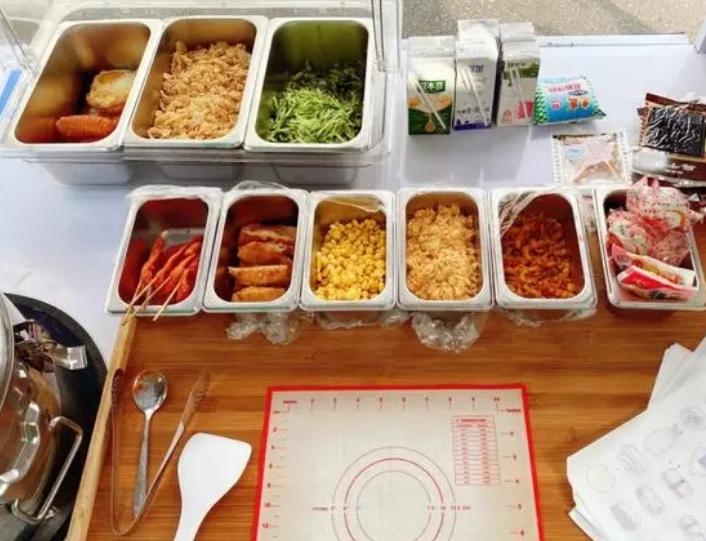 失业女生摆摊崩溃却登上热搜,女子失业摆摊一天挣5元痛哭