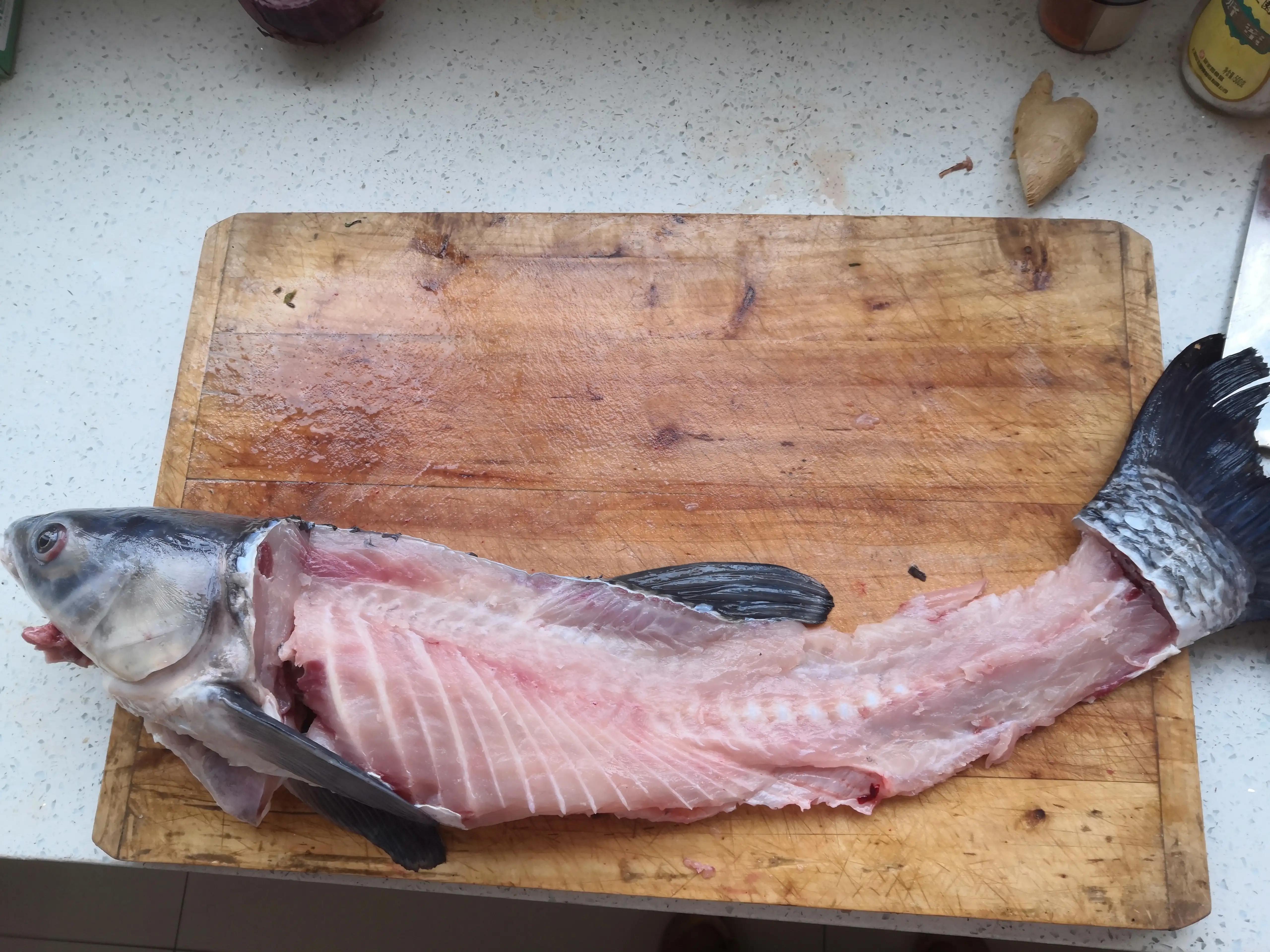 夜钓一条大青鱼，媳妇忙活大半天做成双味鱼丸，孩子们吃得爽歪歪