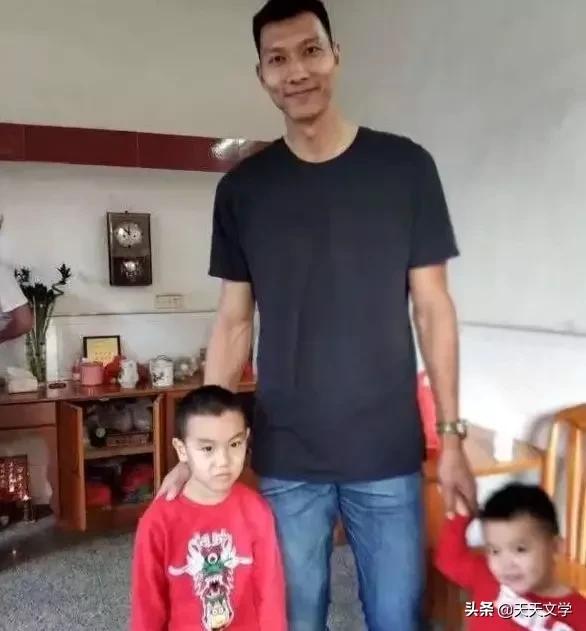 男篮易建联最近比赛,易建联采访所有人觉得我们路很长