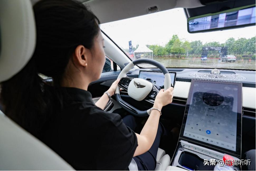 远航汽车y6发布会,试驾远航y6惊艳舒适追求极致