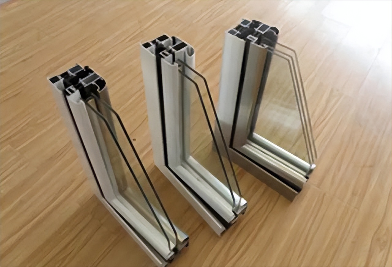 封阳台断桥铝一般都是多少的,封阳台断桥铝用灰色好看吗