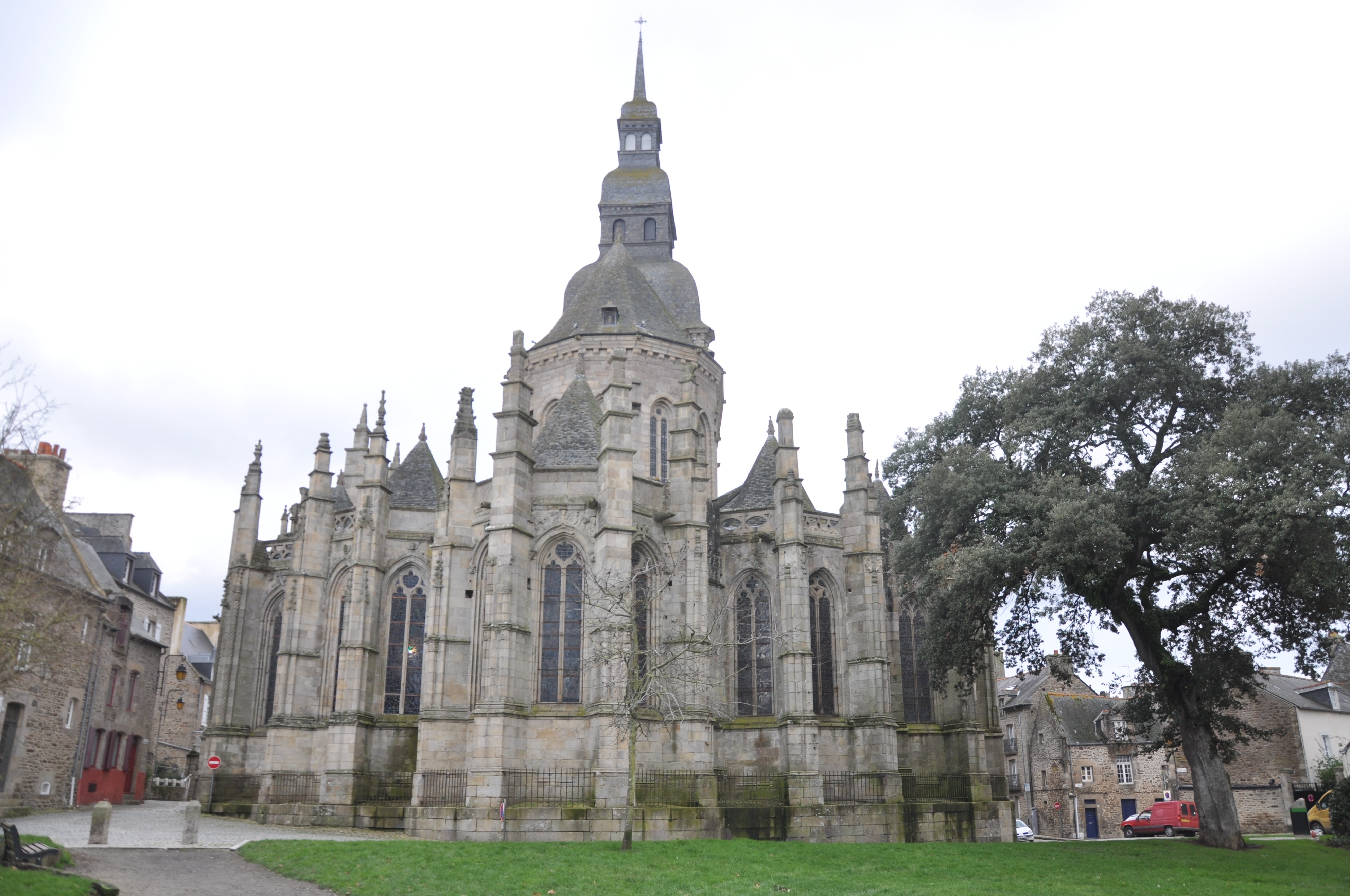 迪南：凝固中世纪法国，时光回到布列塔尼荣耀，半木结构建筑如画