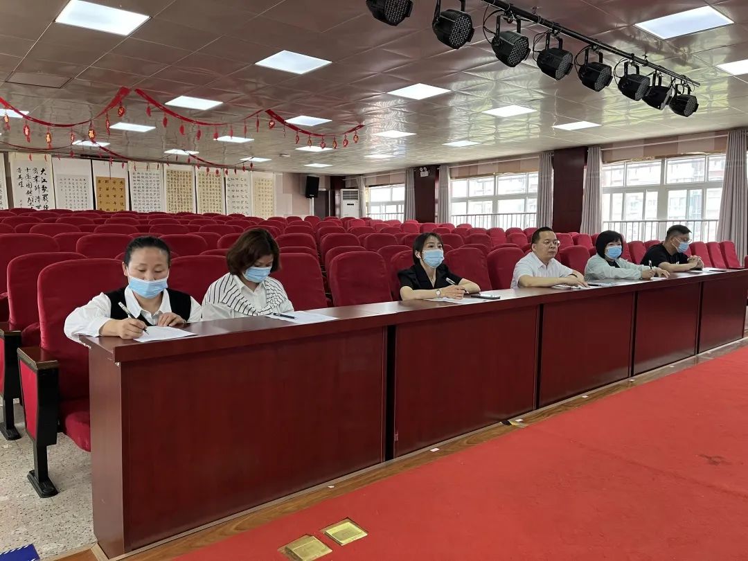 当好引路人一起向未来——洛龙区第一实验小学翠云校区师德演讲