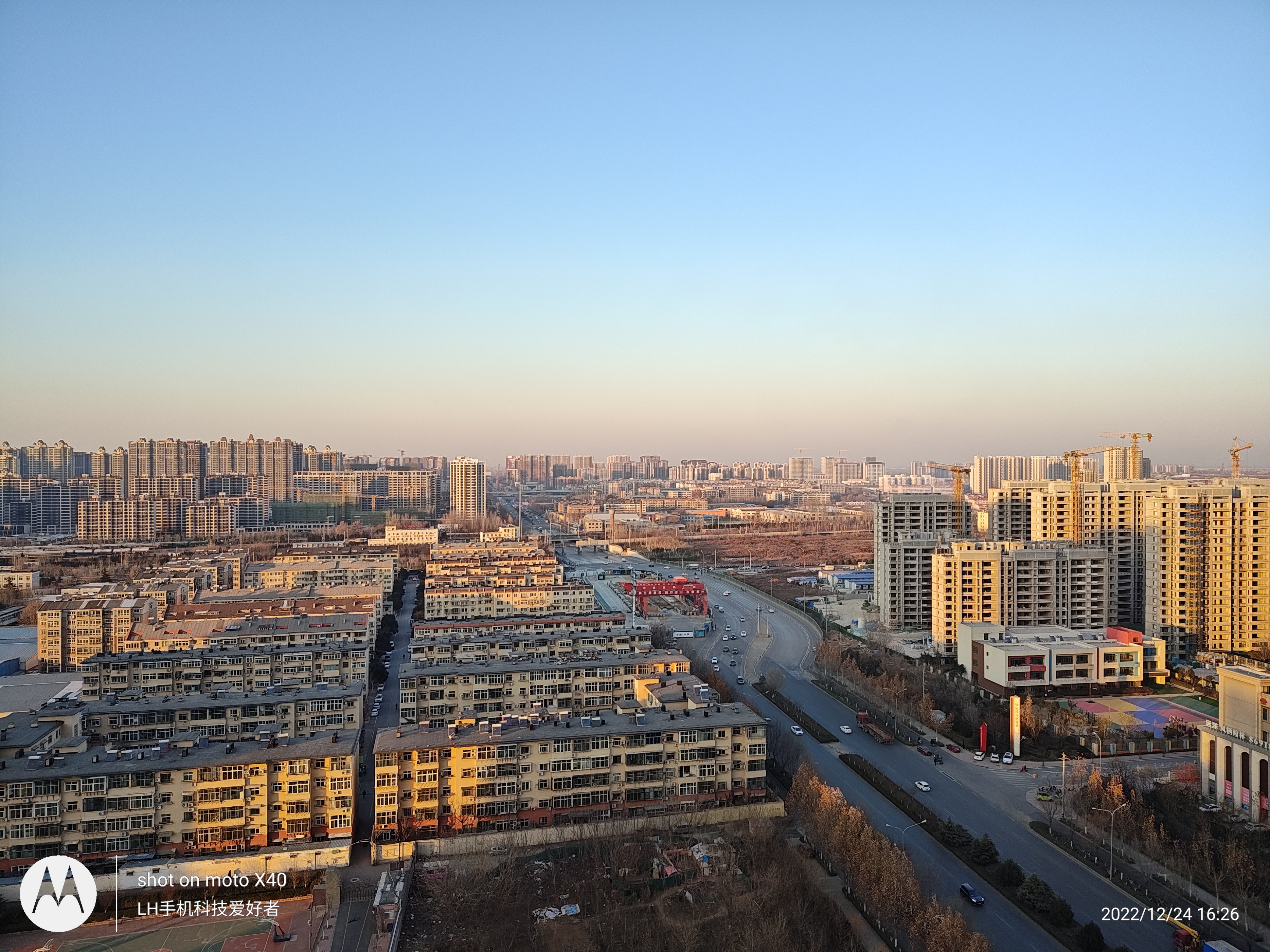 motox40屏幕测评,四曲面屏高级感