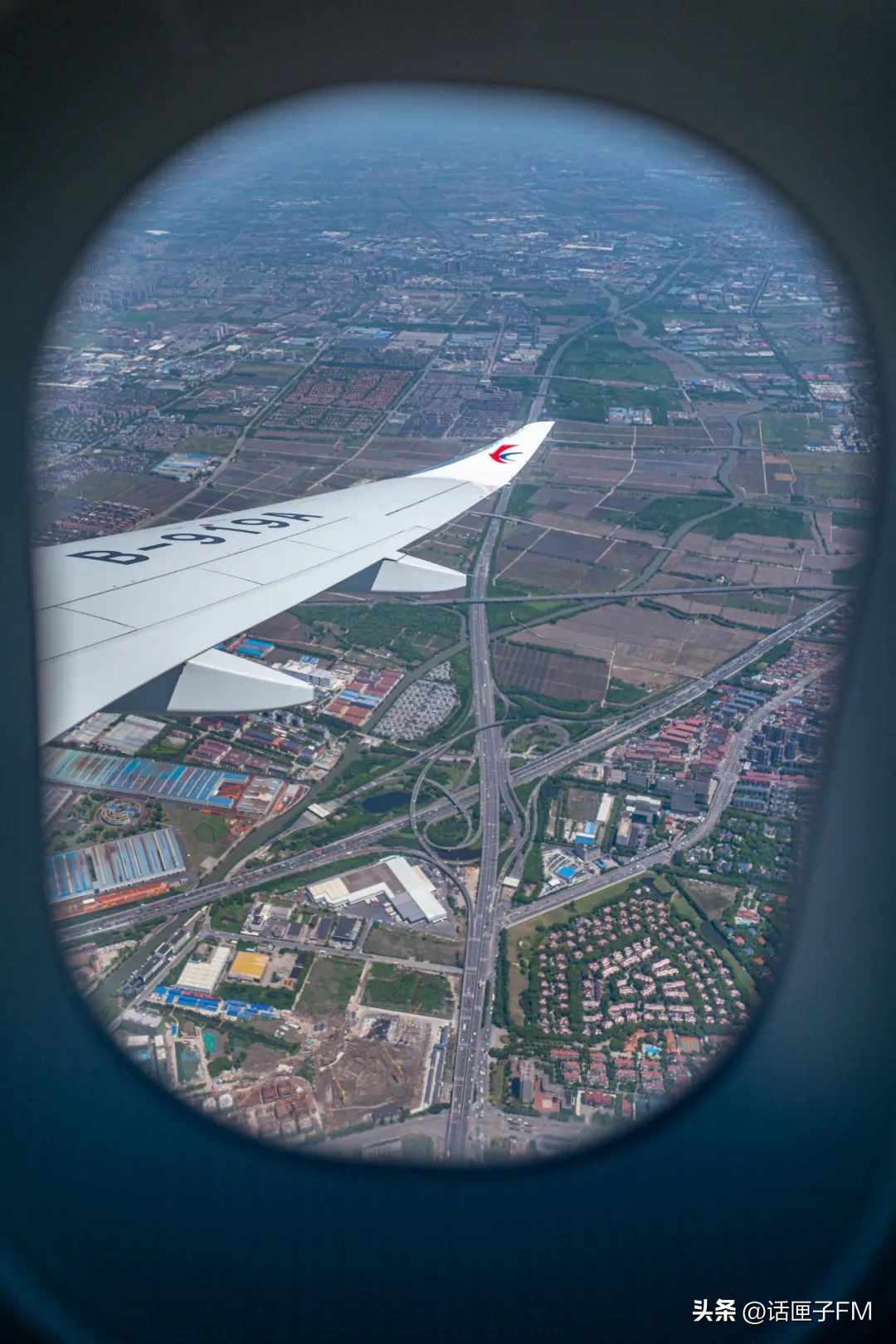 民航最高礼仪迎接c919飞机,商业首航成功c919过水门现场