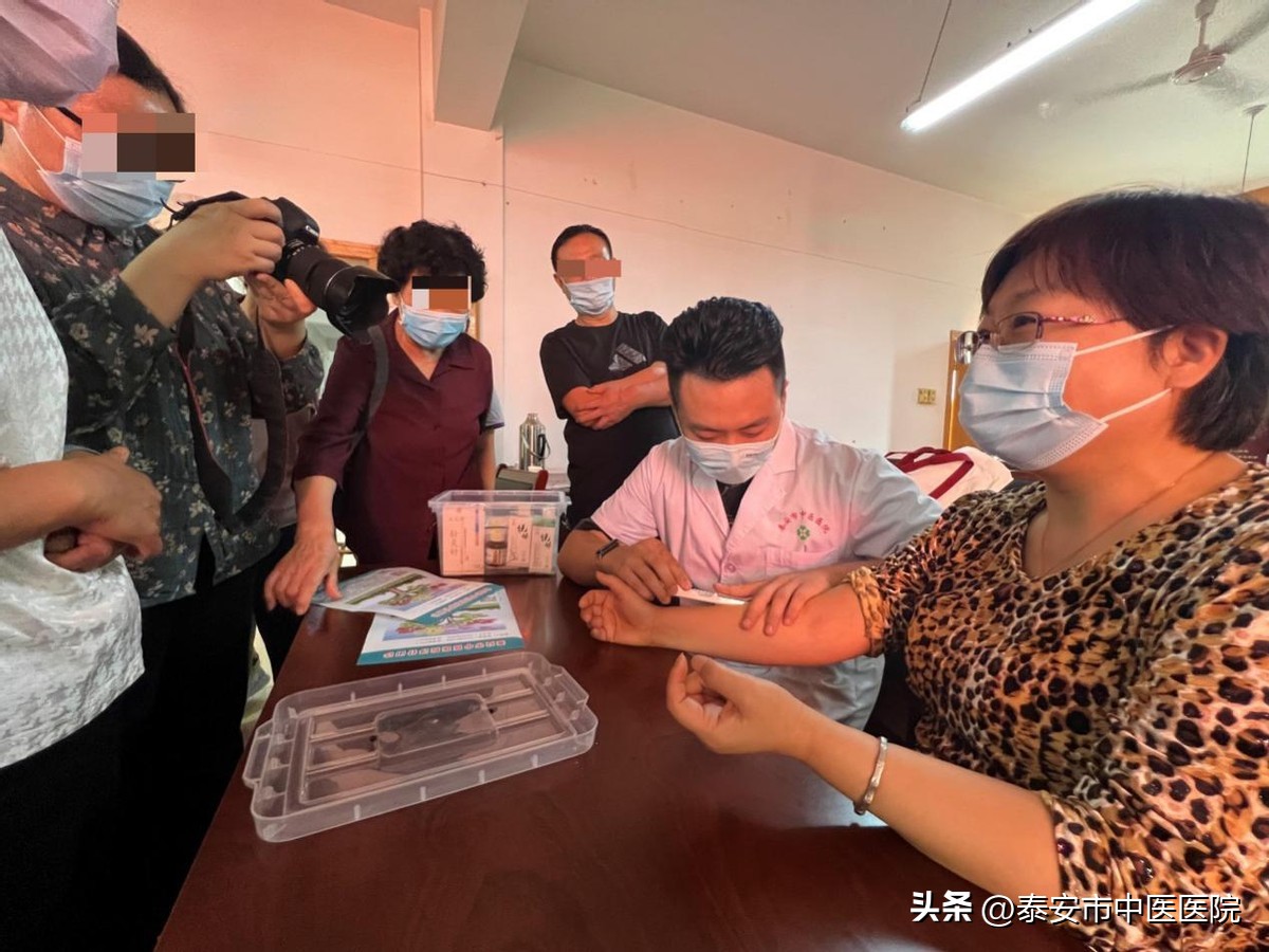 *安泰**市中医医院中医药文化走进老年大学