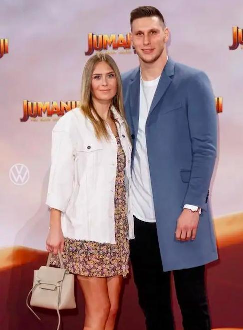 德国队是懂“美人计”的，破例让太太团入住安慰球员，但又没全懂