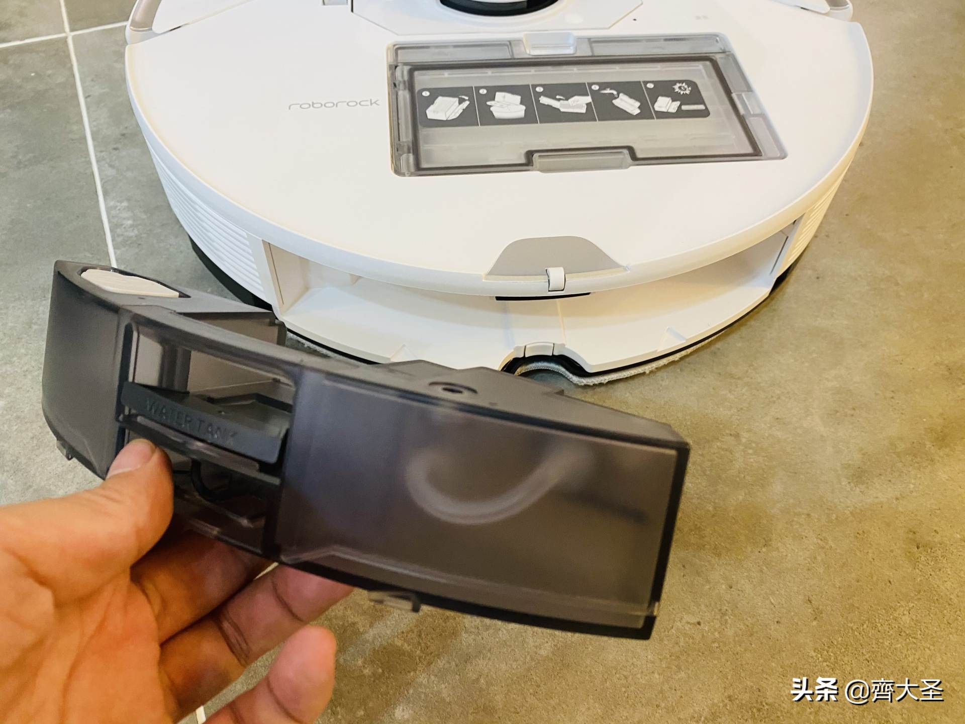 扫地机器人拖地震动和旋转哪种好,机器人旋转拖地和震动拖地