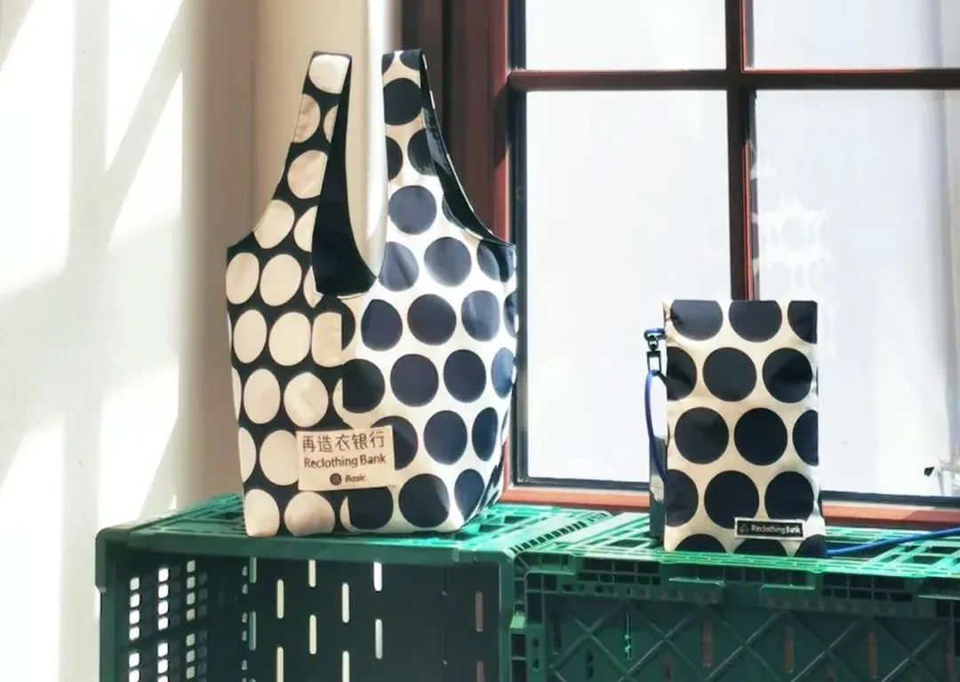 旧衣服真的不要扔这样改造美翻了,旧衣服不要扔这样改造美翻了