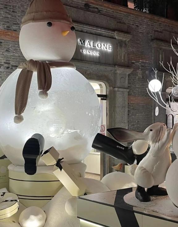 奢侈品秀场设计经典,奢侈品门店圣诞装扮