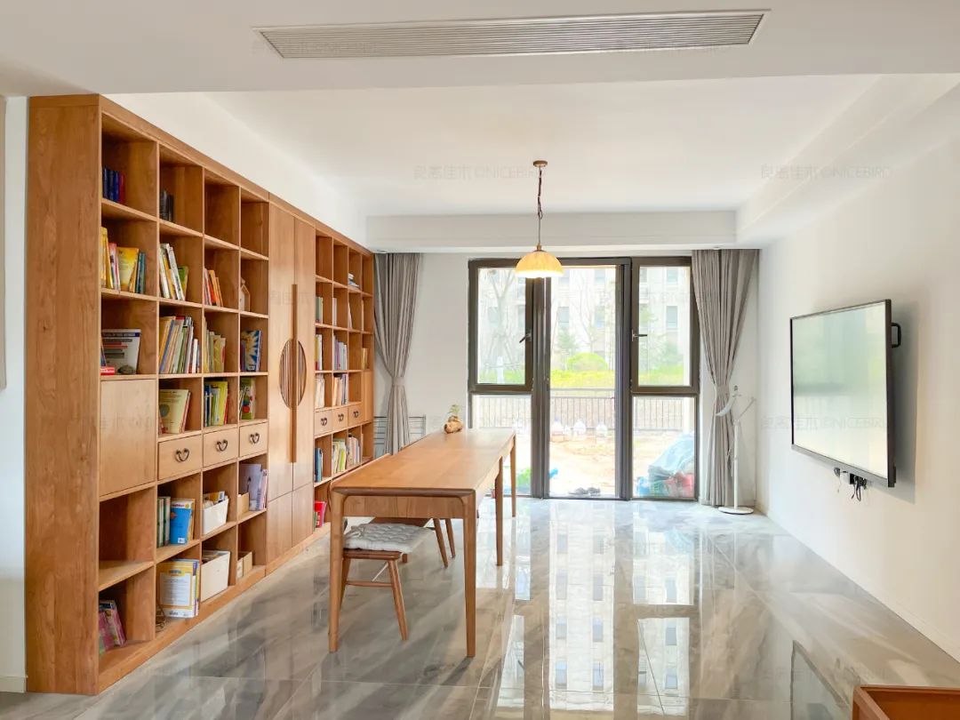 山东又上一分！烟台业主新古典风格客餐厅，樱桃木真的很温润