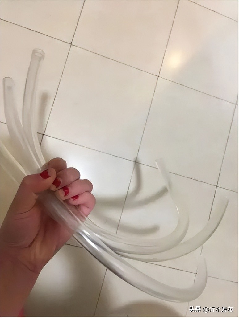 女大学生把30cm“兔兔管”插入体内：上瘾*行为性**，害了多少年轻人？