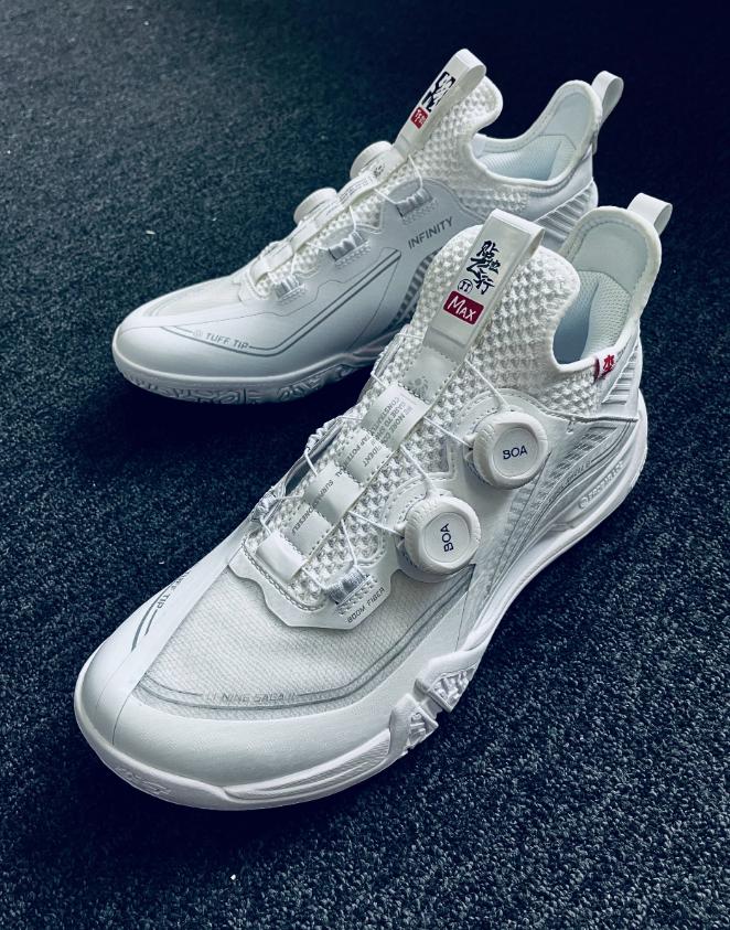李宁超轻2022v2元年,李宁今年的新球鞋
