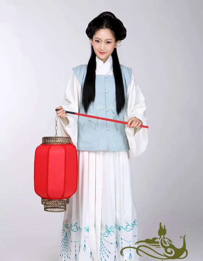 五十六个民族之柯尔克孜族服饰,五十六个民族服饰合集满族