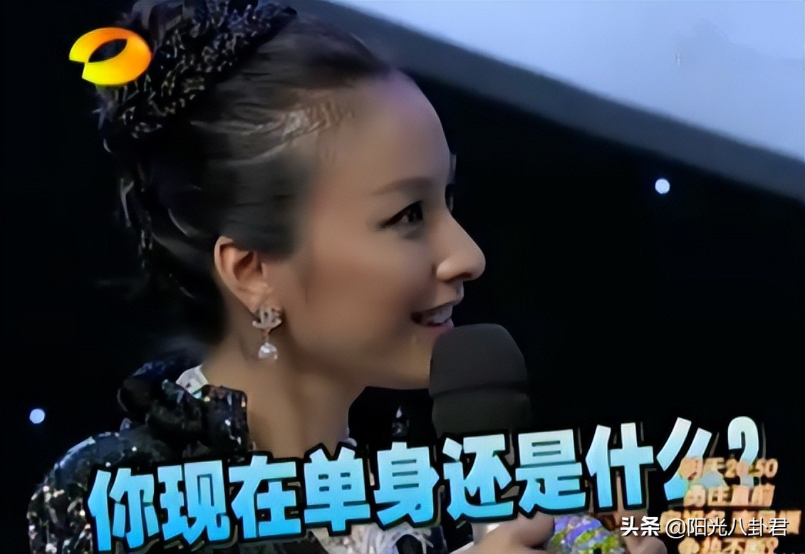 明星同框杨幂和肖战,众女星与谢霆锋合影