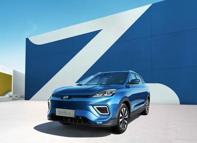 一年巨亏82亿，普通工人拿1700元底薪，董事长年薪12亿？