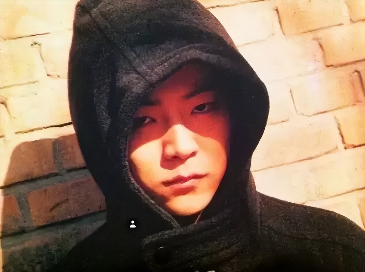 窦唯秃顶图片,窦唯从型男变邋遢大叔