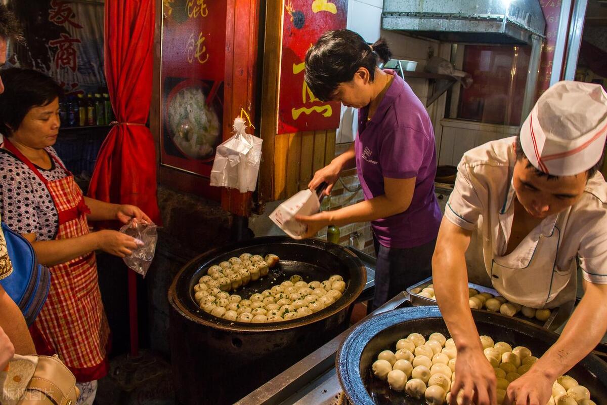 中国地摊经济促进就业,地摊经济带来的市场活力