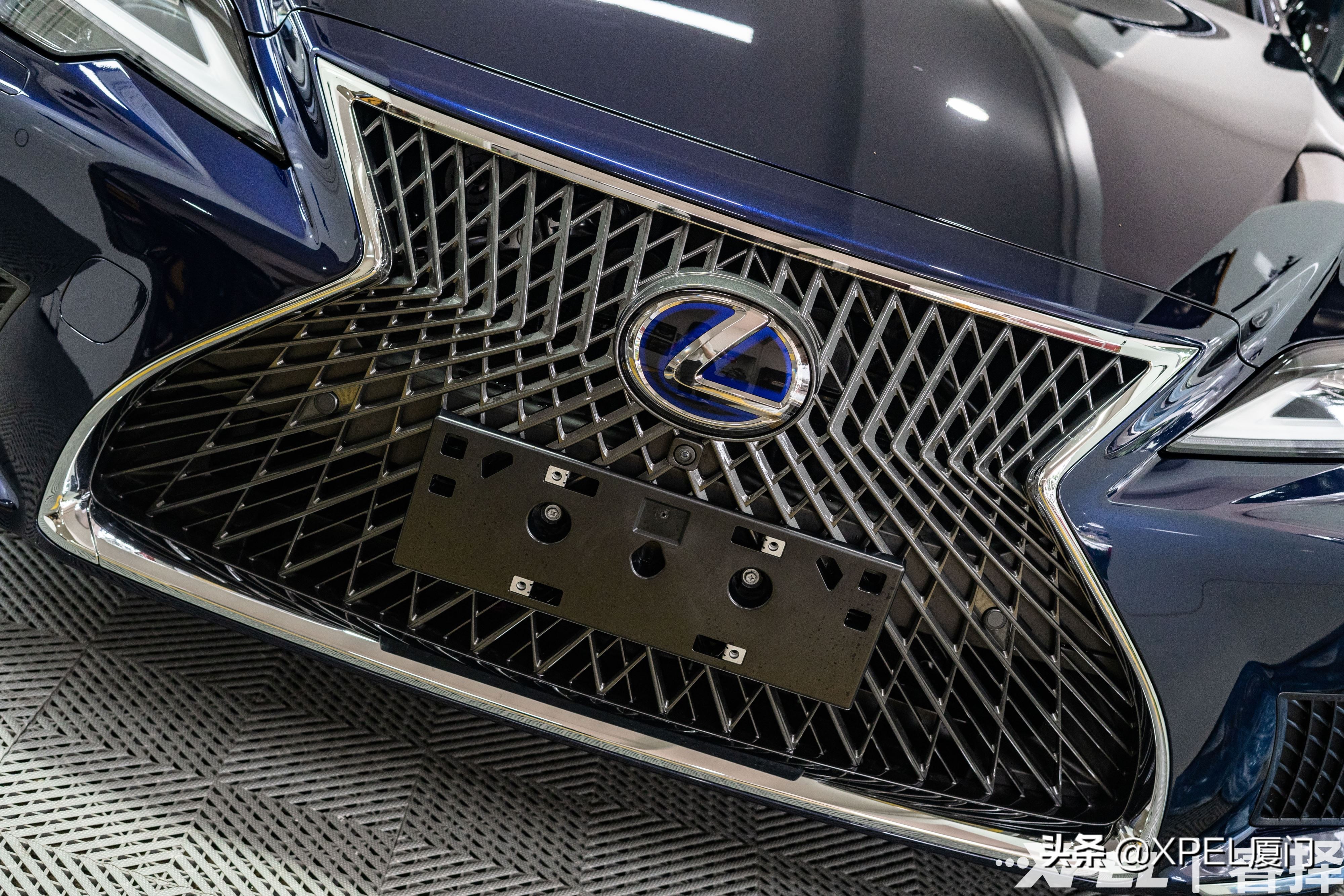 隐形车衣是用胶贴还是水贴,厦门xpel新车需要贴隐形车衣吗