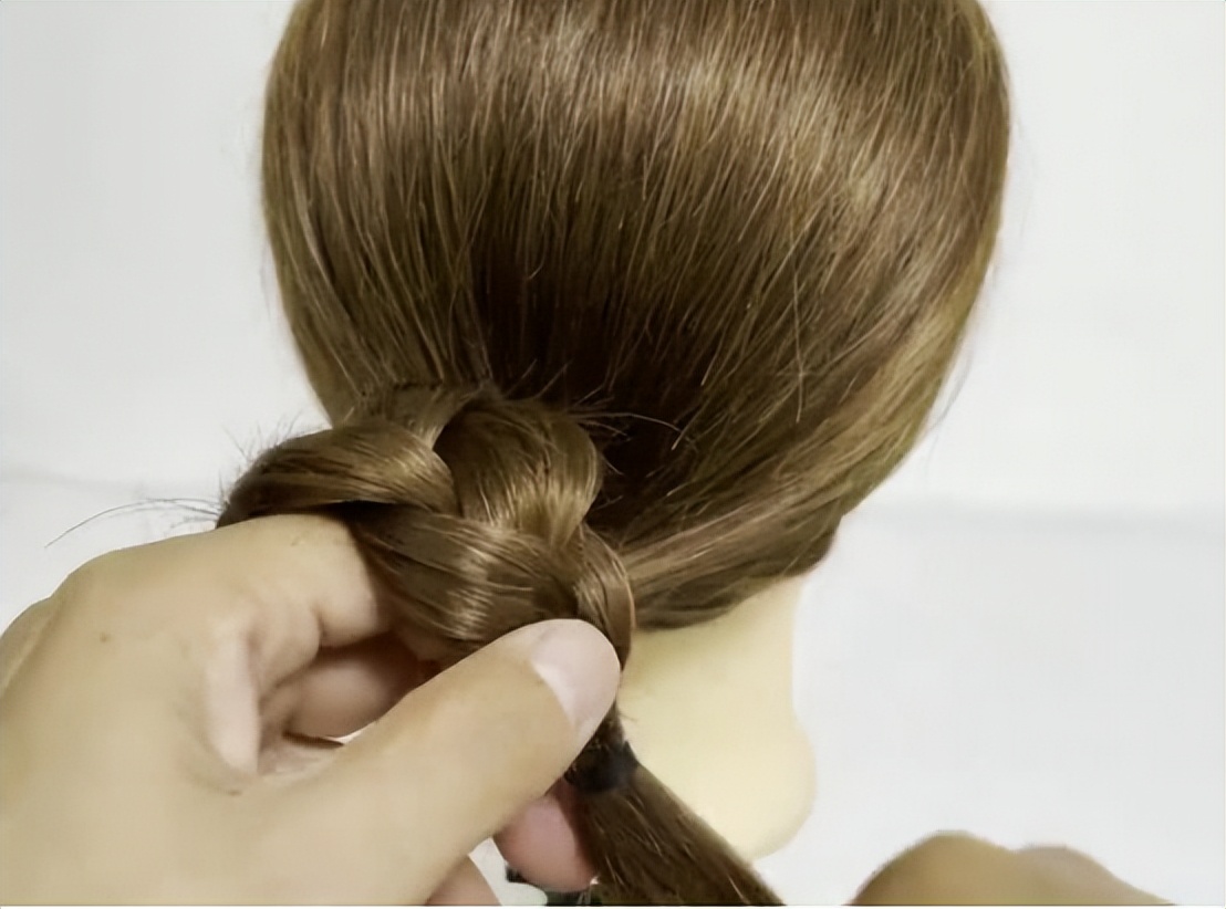 男生洗完头发自然干还是吹干,洗完头要吹干还是自然干