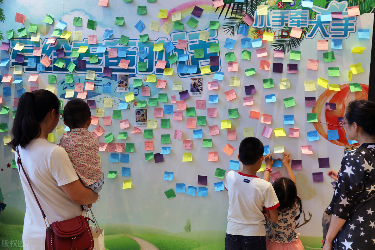 老师评价优秀家长的育儿方法分享,育儿家长如何引导与陪伴孩子锻炼