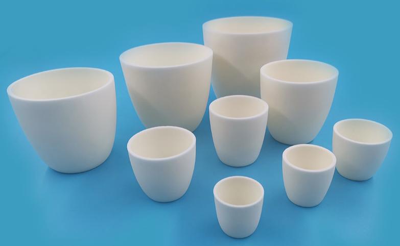 用坩埚熔化铁水,熔铁坩埚是什么材料制成的