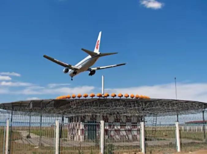 飞机关闭导航会坠毁吗,为什么飞机能借助雷达来导航