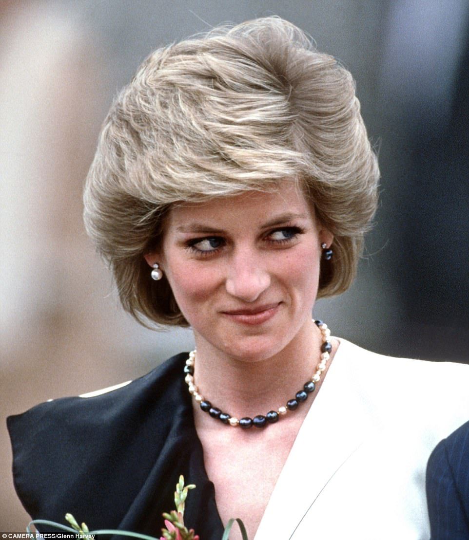 适合女生戴的精致珍珠项链,女神这样戴珍珠项链时尚又优雅