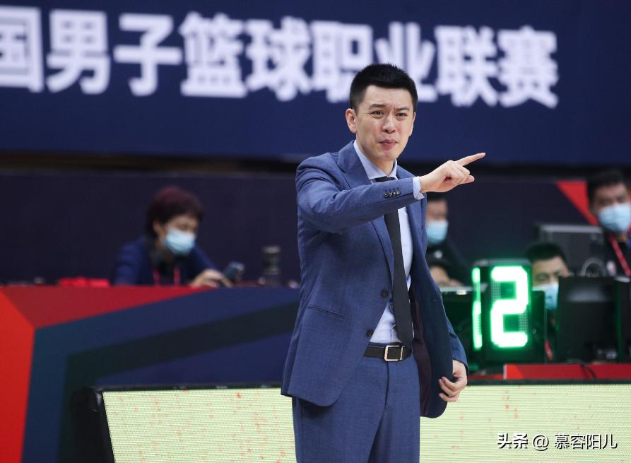 赵本山设宴款待杨鸣,赵本山助阵辽篮展宝刀