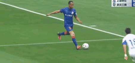 1:1，中超鼎峰战，申花7轮不败，排在榜首，三镇遭遇三连平