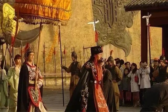 秦灭六国统一天下,修筑古代高速公路,为今后灭亡留下隐患