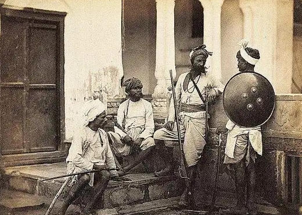 印度低种姓见到高种姓行礼,印度高种姓遇到外国人