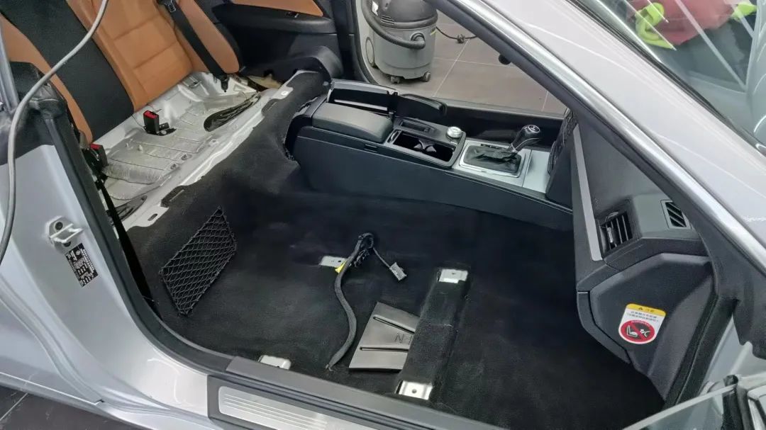 搞了辆“破烂不堪”的老款轿跑，进厂重造大翻新，满血复活变新车