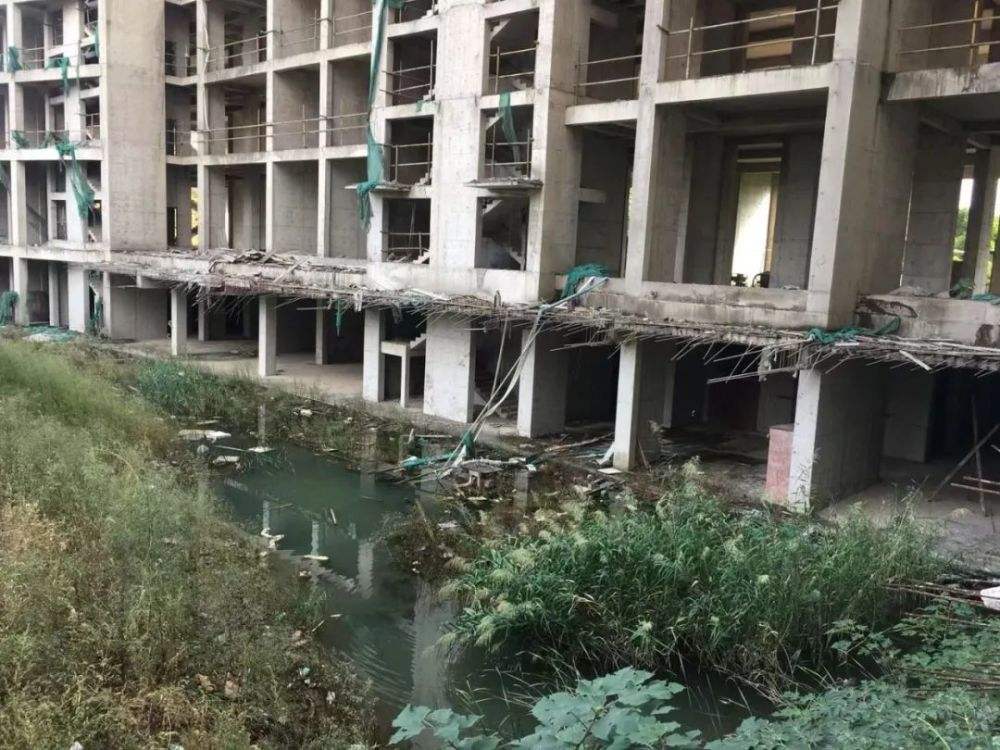 男子贷款392万买房烂尾后拒绝还贷,上海男子买房烂尾不用继续还款